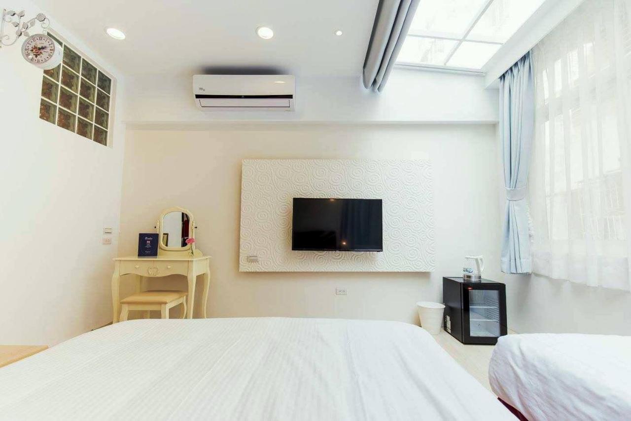 Welcome The Sun Enjoy The Moon Kaohsiung Exterior photo