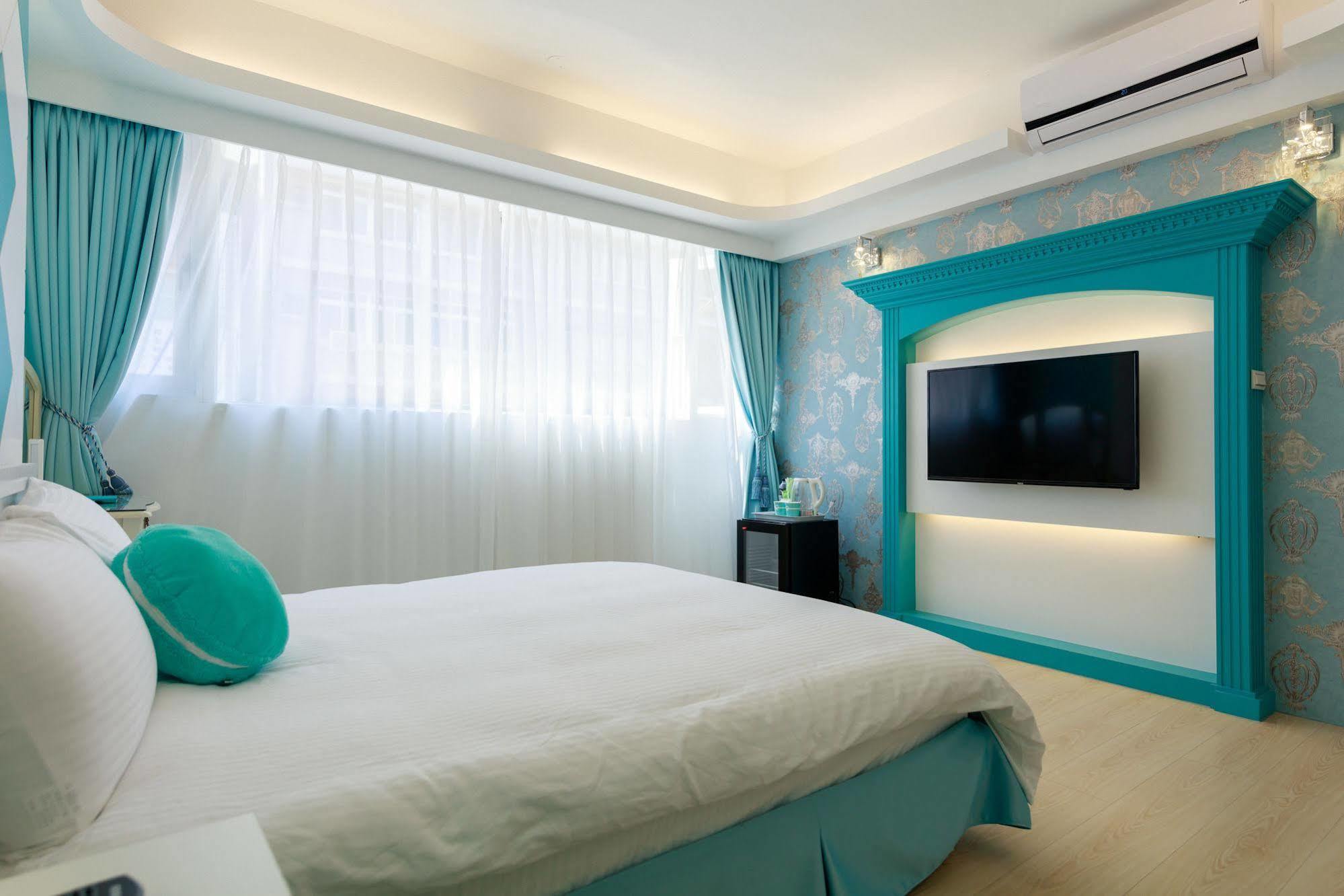 Welcome The Sun Enjoy The Moon Kaohsiung Exterior photo