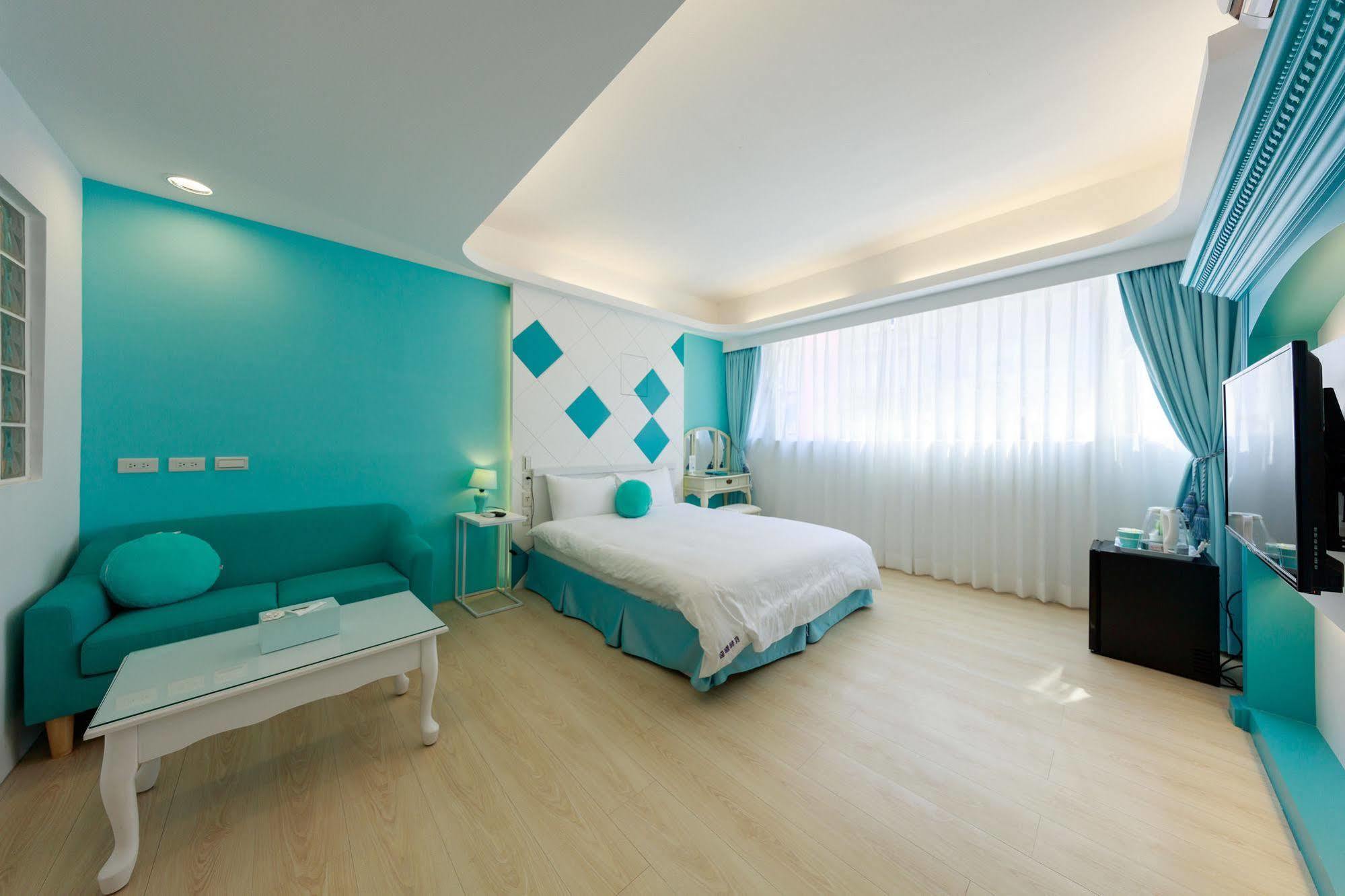 Welcome The Sun Enjoy The Moon Kaohsiung Exterior photo